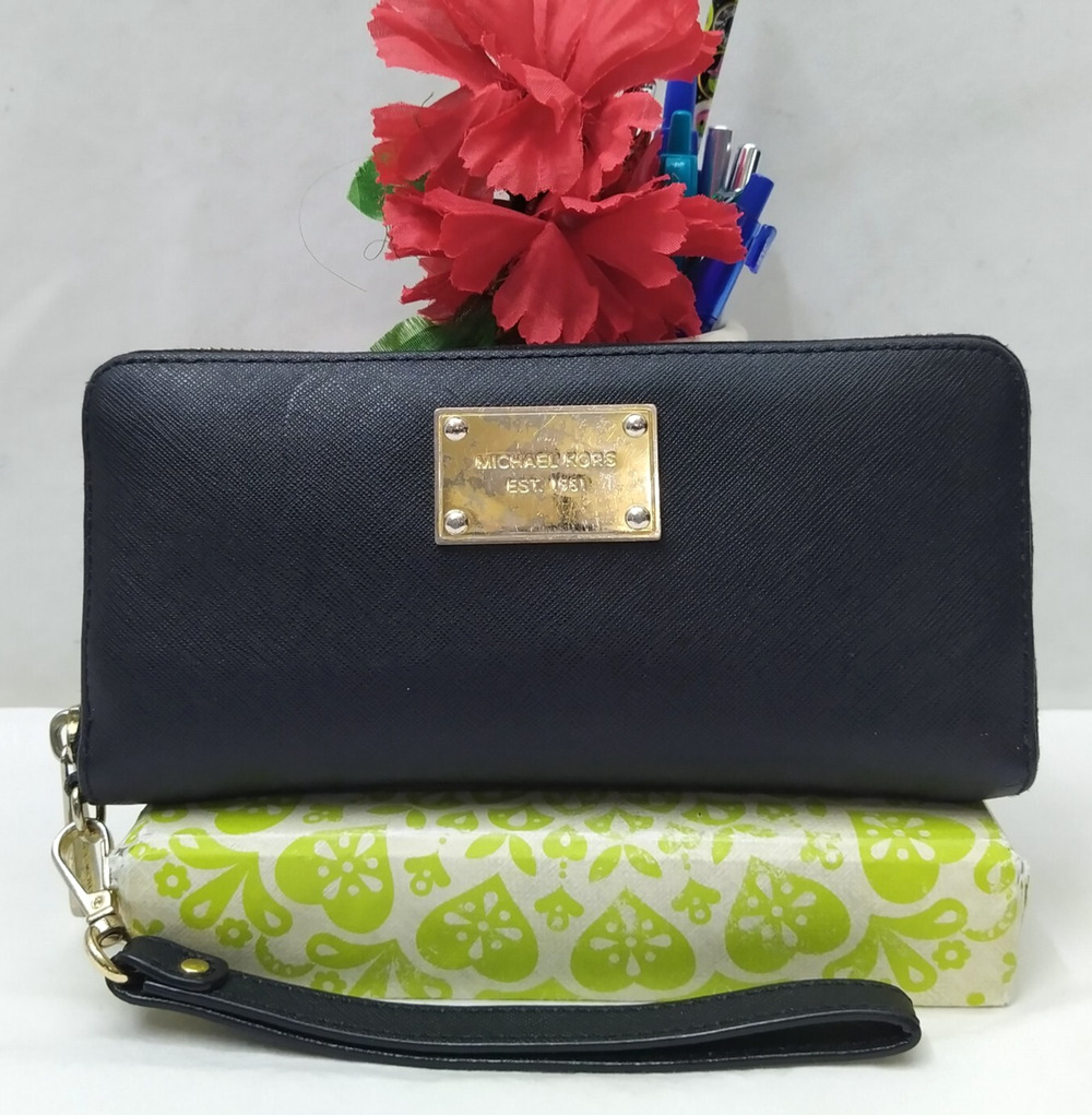 Michael Kors Black Leather Zip Around Credit Card Wallet